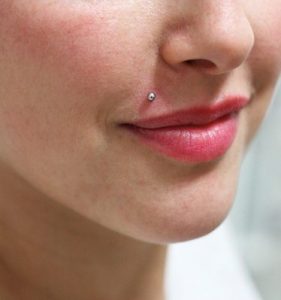 2017 dudak piercing trendi